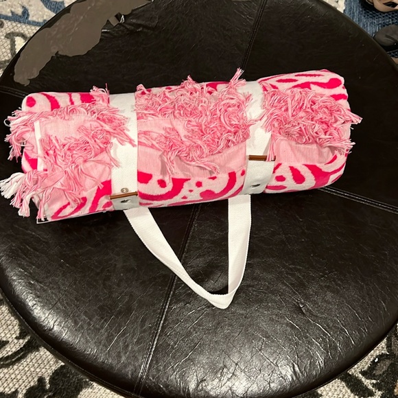 Jumbo Size Beach Towel for 2, available in 2 different colors - Picture 3 of 9